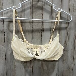 Victoria’s Secret Very Sexy Cream Lace Push Up Without Padding 36C